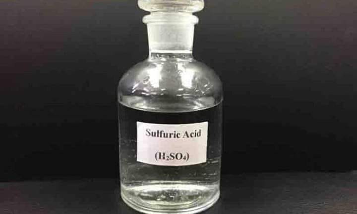 حامض الكبريتيك وفوائدة للزراعــــة :
(يعرف ايضا باسم حامض السلفريك )
1-خفض ph التربه لإحتوائه علي عن...