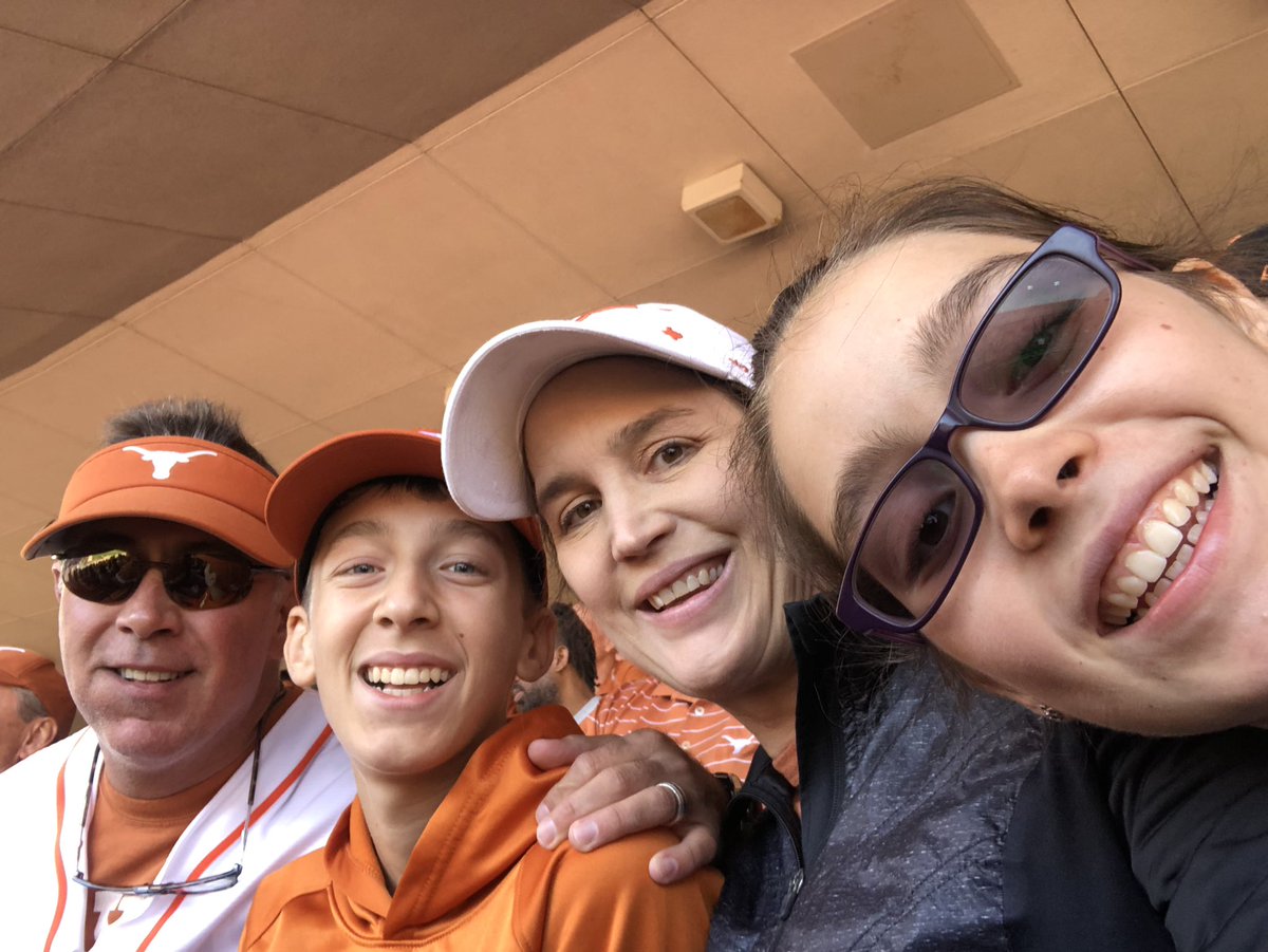 melfoster1751's tweet photo. It’s Gameday!! Hook ‘Em Horns! 🧡🤘🏻🏈🧡#texaslonghorns #HookEm https://t.co/Fl4R8znQUt