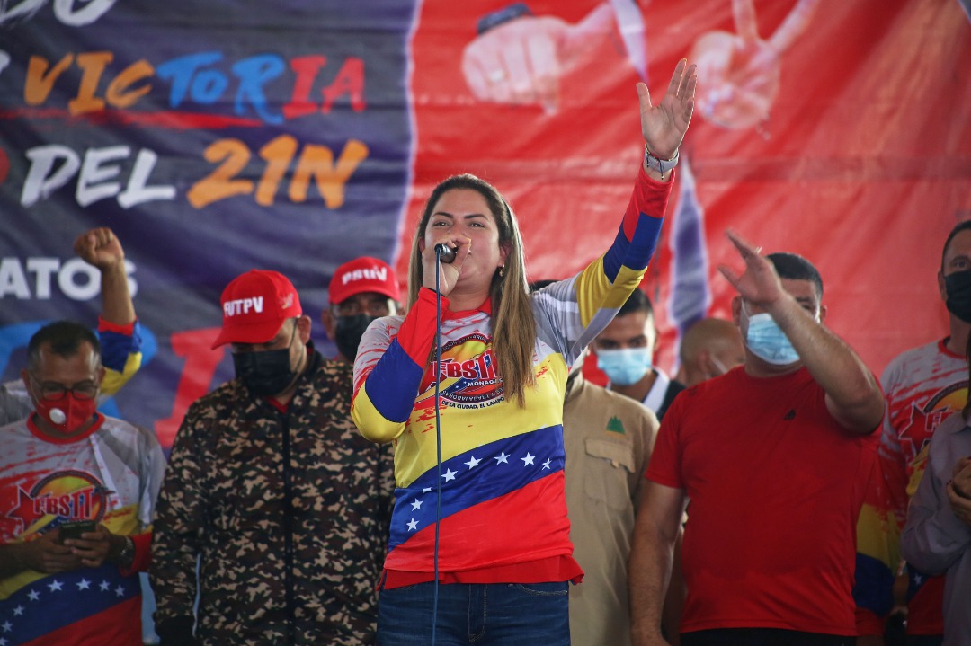 ¡BUENAS TARDES MATURÍN!❤️✊

¿Cuántas mujeres y cuántos hombres chavistas me siguen aquí en Twitter?

<a href="/Marlenycdc_/">Marleny Contreras</a> 
<a href="/dcabellor/">Diosdado Cabello R</a> 
<a href="/NicolasMaduro/">Nicolás Maduro</a> 
<a href="/PartidoPSUV/">PSUV</a>
<a href="/JuventudPSUV/">Juventud PSUV</a>

#Maturín #VenezuelaTieneConQué #chavistas