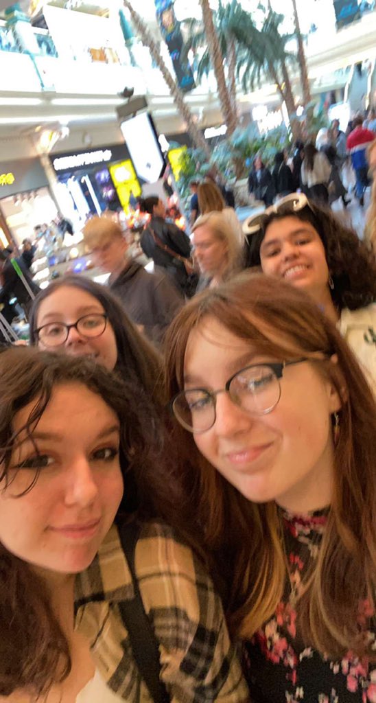 daisymooonn's tweet photo. photo dump from uk qtwgc meetup :) https://t.co/momtslJSNu