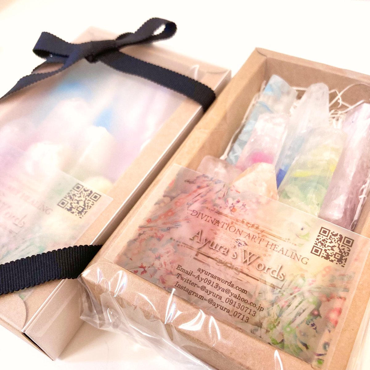 _AyurasWords's tweet photo. こちらが販売するセットです♡
使用アロマはnoteの記事にまとめてあります🌸

💎チャクラジュエルアロマソープnote
https://t.co/0kHqM3bEFB

💎天体ジュエルアロマソープnote
https://t.co/Gd6iwgKihW https://t.co/e0WuozJEjH