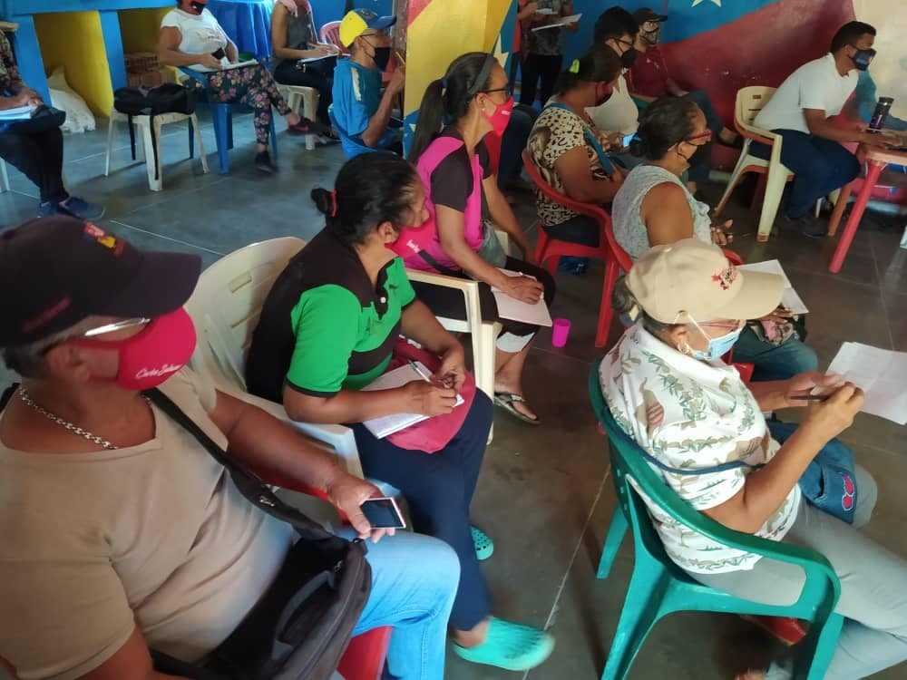RECripto's tweet photo. 3ra Jornada Nacional
Comunas y El Petro
La Red de Entusiastas en Criptoeconomía de Anzoátegui presente en la Comuna Socialista El Paraíso de Puerto La Cruz, con la ponencia "Comuna y el Petro"
¡EL PETRO EXISTE Y ES REAL!
#YoSoyREC
@NicolasMaduro
@JoselitRamirez
@luismarcanos https://t.co/gG7fDtnaxN