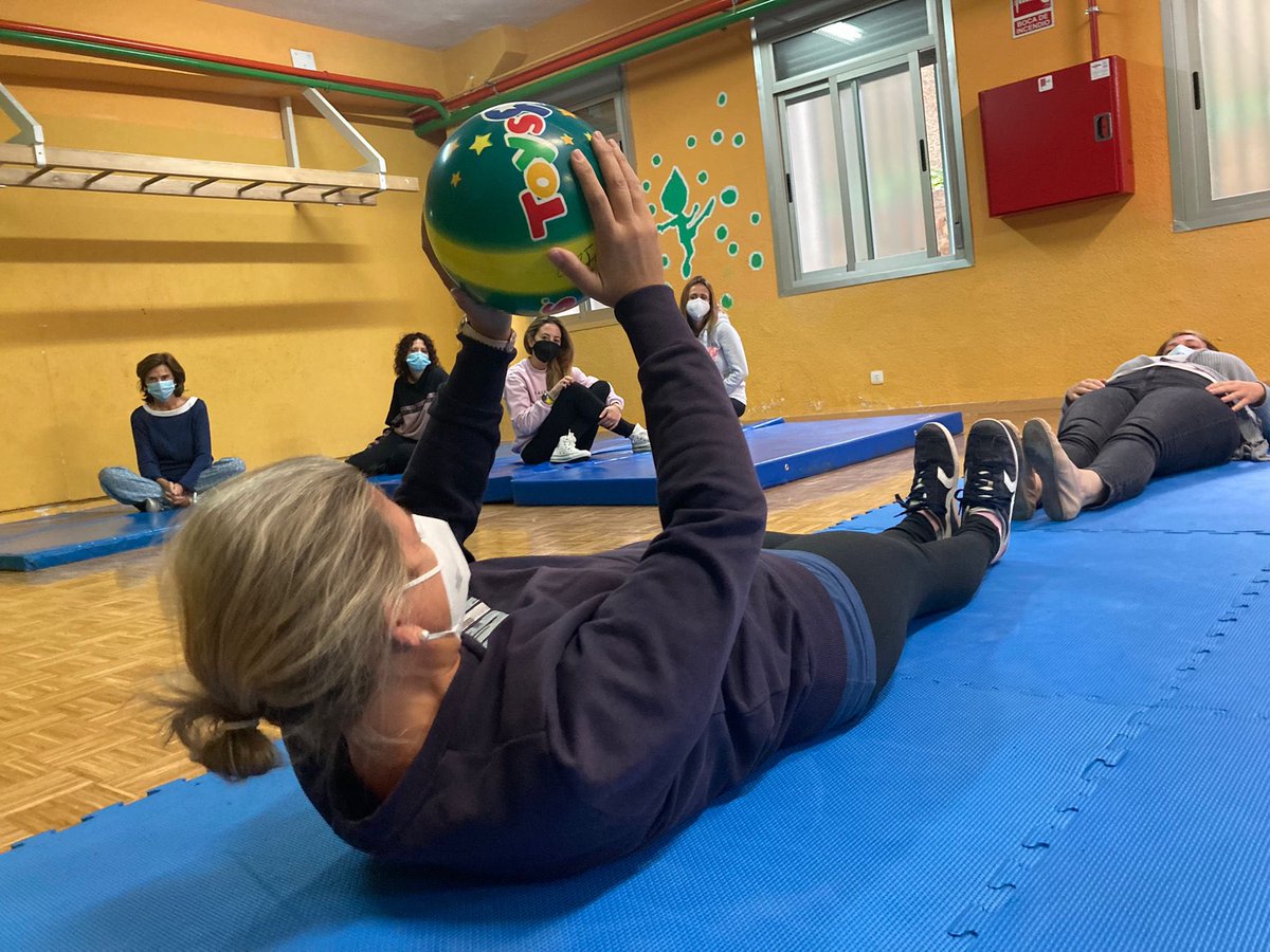 coin_feye's tweet photo. Hoy, junto a nuestras compañeras de @vmh_feye, hemos podido disfrutar de la fantástica formación sobre “reflejos primitivos en el aula” #reflejosprimitivos #setumejorversion #formacion #dificultadesenelaula #estimulaciontemprana https://t.co/2zNQd7xOZw