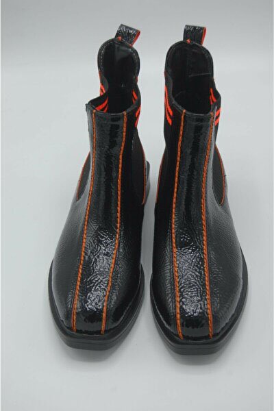 Herkese iyi akşamlar.Sevgili öğretmen takipçilerim kışın çetin geçtiği köy kasaba okullarındaki öğrenciler için 55 çift bot ve 50 okul çantası var.Çok ihtiyacı olan okullara yollayalım.(36/40 numara) rt pls sahipleri bulunsun