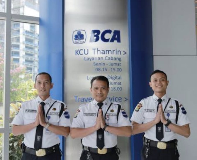 13DT_XIII's tweet image. Kita Poling malam ya.
Kalian nyaman sama yang mana??

Polisi - Like
Satpam BCA - Rt