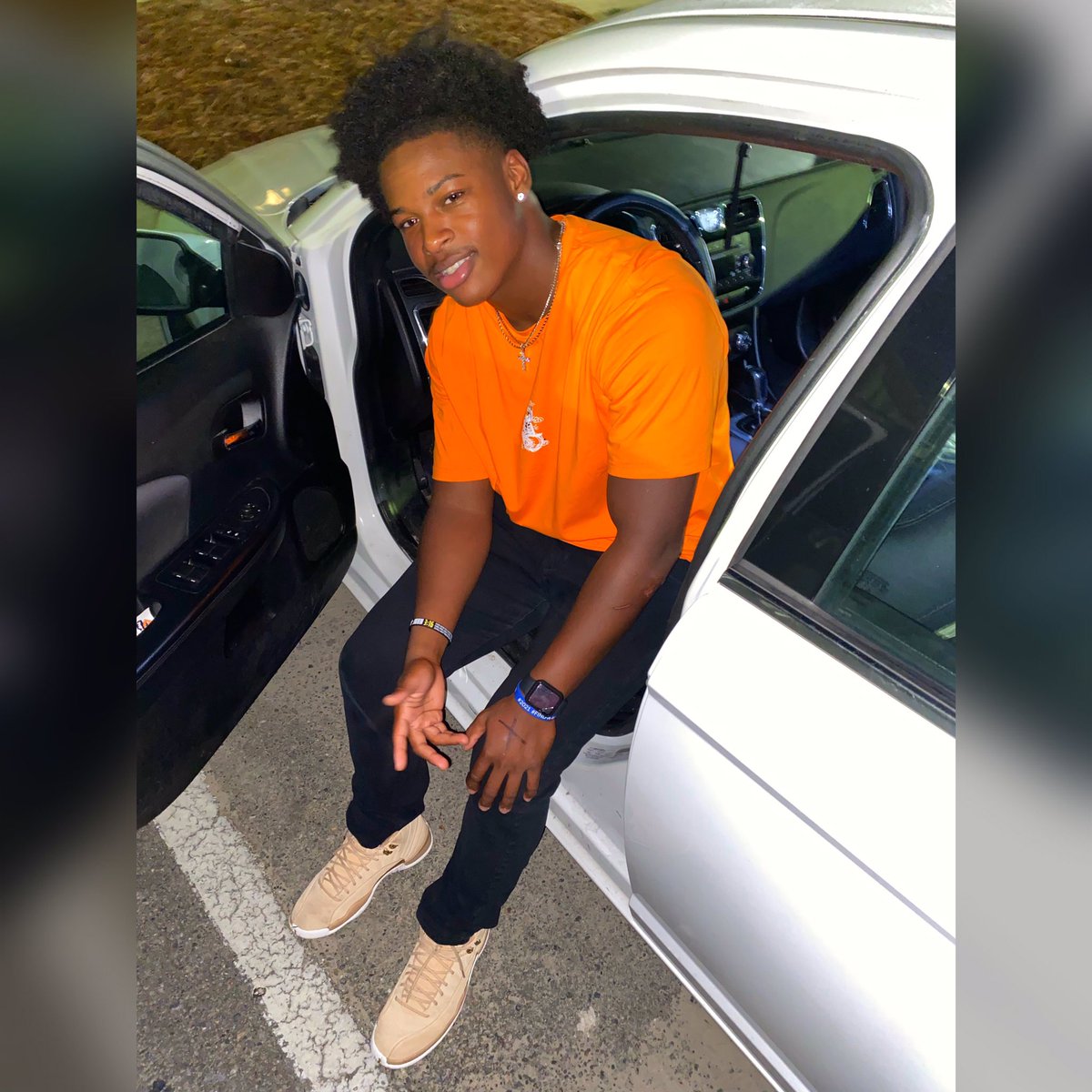 Jae_Williams04's tweet photo. Living it up🧡✔️ https://t.co/2hskUAHTpb