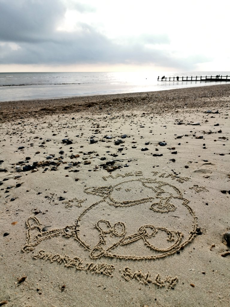 DigiDaughter's tweet photo. Make Time ⌚ #YualandJab #TimeMasters #Nodes #Robot #Droid #spacemates #Telepathic #ReneLaloux #mœbius #lesmaitresdutemps
💛 #StaySafe #sanddrawing #beachart 🌊🌊 #Lockdown2021 #morale #VitaminSea #Lockdown2020 #comics #cartoons ✍️ #SandBanksy #shorelinesally Characters No.1201 https://t.co/m3ZMbBr9qx
