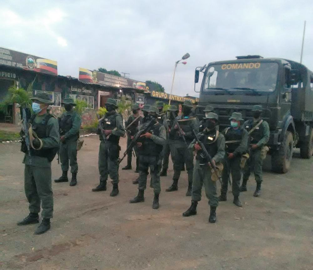 dhernandezlarez's tweet image. La #FANB  en perfecta unión con los Organismos Seguridad del Estado se despliegan en todo el territorio nacional para brindar y garantizar la paz y el sosiego a toda la ciudadanía.