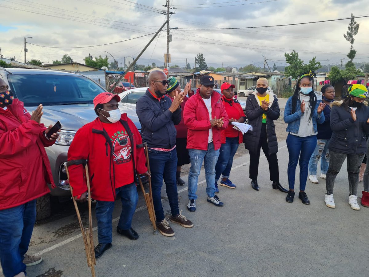 SACP1921's tweet photo. New Rest, Wellington, Western Cape: Chris Hani Red Brigades with National Union of Mineworkers Regional leadership following a Door-to-Door Campaign on Saturday, 16 October 2021, in Wellington. #VoteANC #SACP https://t.co/V3kQM0YP10
