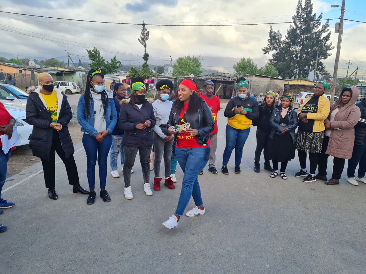 SACP1921's tweet photo. New Rest, Wellington, Western Cape: Chris Hani Red Brigades with National Union of Mineworkers Regional leadership following a Door-to-Door Campaign on Saturday, 16 October 2021, in Wellington. #VoteANC #SACP https://t.co/V3kQM0YP10