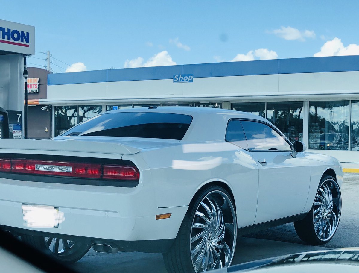 Minz23's tweet photo. When you ridin on #three #threes https://t.co/VtUsqZznyT