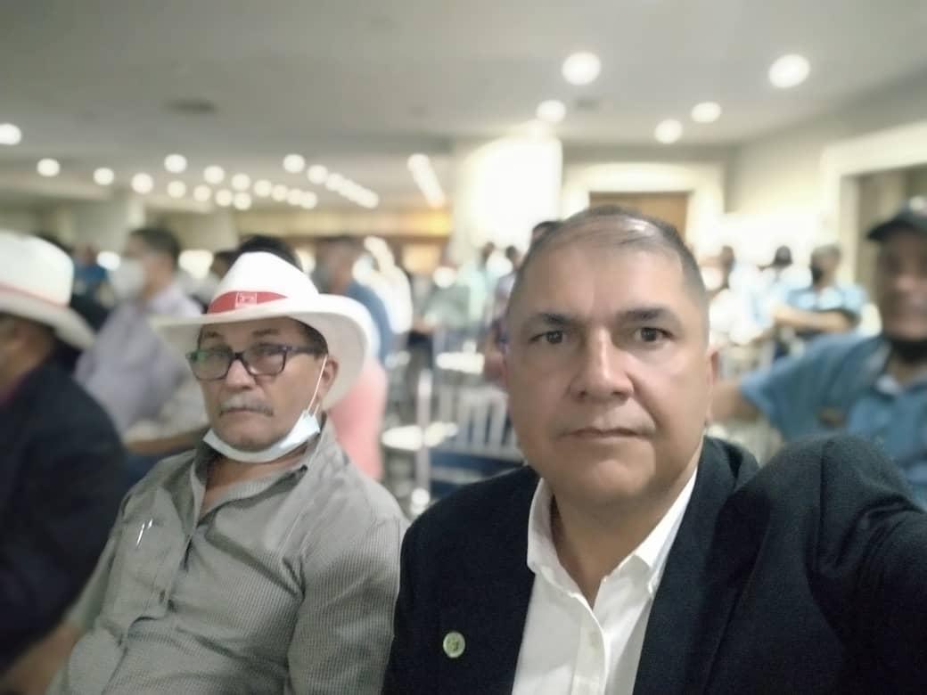 MERIDAIMDERURAL's tweet photo. El presidente de Imderural @rafaelaraqueroa interviene en la Asamblea Anual de Fedenaga, Fegalago y Criabúfalos, en Zulia, hoy capital agroproductiva del país, evento con ciclo de conferencias, conversatorios, foros y simposios con temas de actualidad del sector agropecuario. https://t.co/7ieDkVWMvc