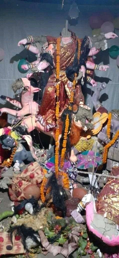 arnabableseo1's tweet photo. Bangladesh is going on on the basis of Hindu genocide night, day and night, Bangladesh govt. and administration are silent.
#StopCommunalAttack
#SaveBangladeshiHindus
#BangladeshiHinduWantSafety
#SaveBangladeshiHindu
#WeDemandSafety
#WeDemandJustice
#SaveHindus 
#narendramodi https://t.co/6DHQYxknXT
