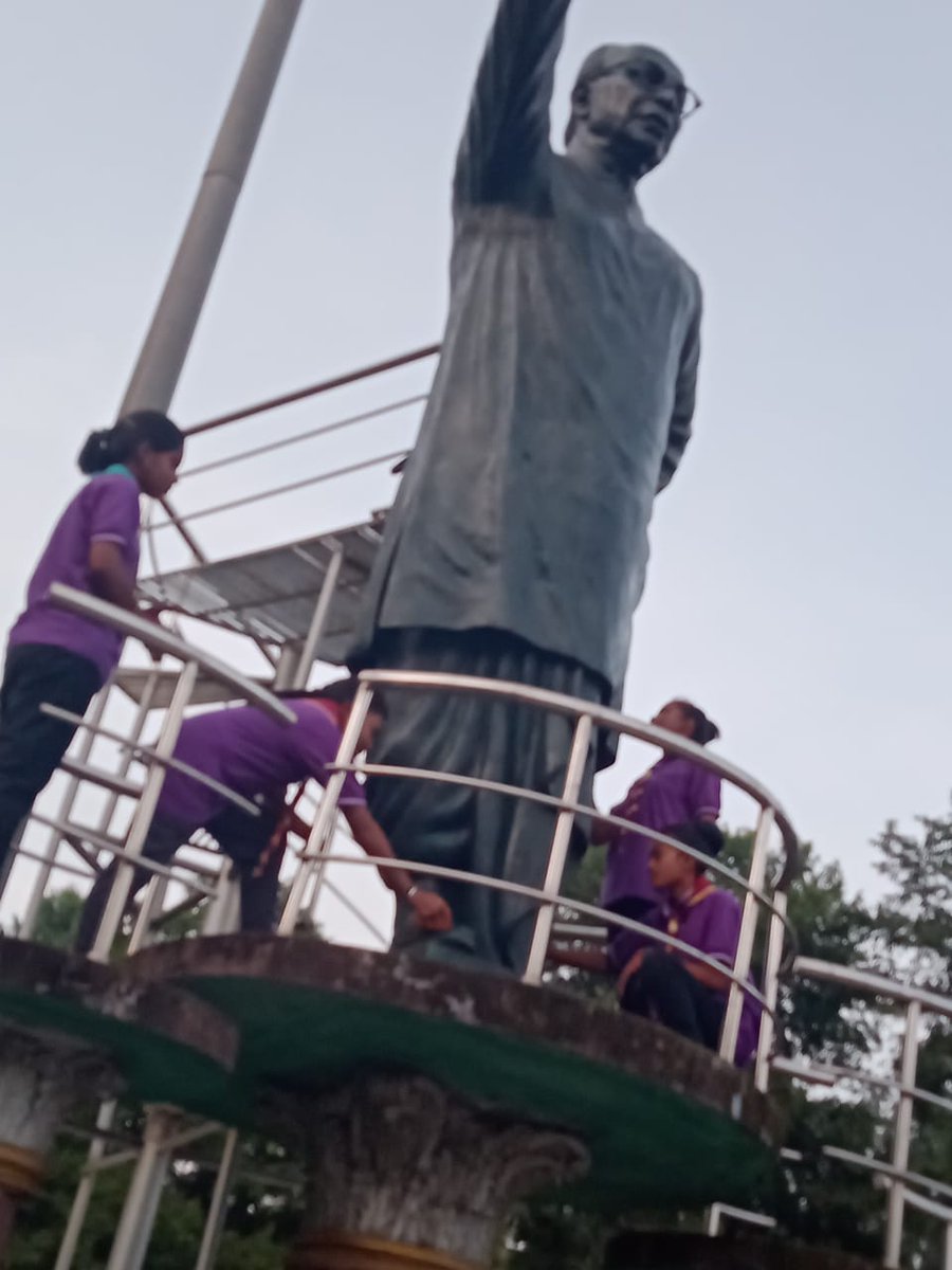 bsgnhq's tweet photo. 24 Guides of OPM Girls High School ,Brajarajnagar Odisha cleaned #Staute at Jharsuguda. @Anurag_Office @ianuragthakur @YASMinistry @aniljaindr https://t.co/fgfuiMA9m4