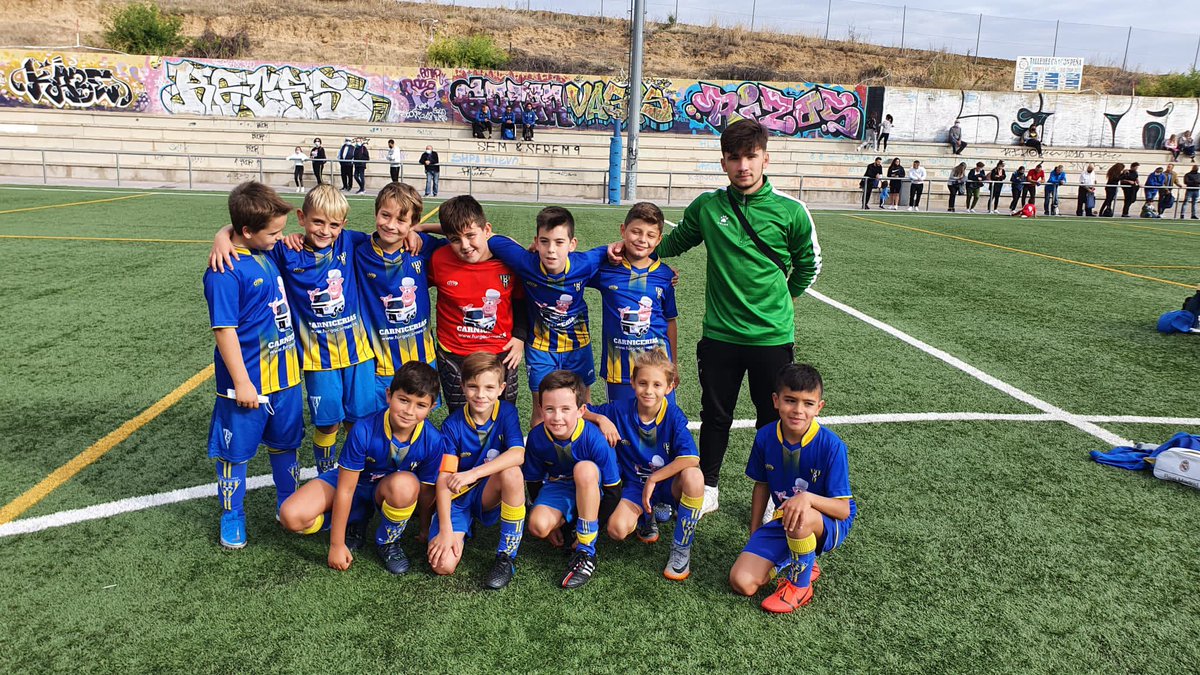 cdelugofuenla's tweet photo. ⚽🔝 Hoy dos de nuestros Benjamines se han enfrentado en su primer partido de Liga, nuestro A y C nos han hecho disfrutar en esta mañana .
#vamosLUGO💙💛
#soñ3mos #valores #AZULsiempre
#benjaC #benjaA https://t.co/JuplMyc2jJ