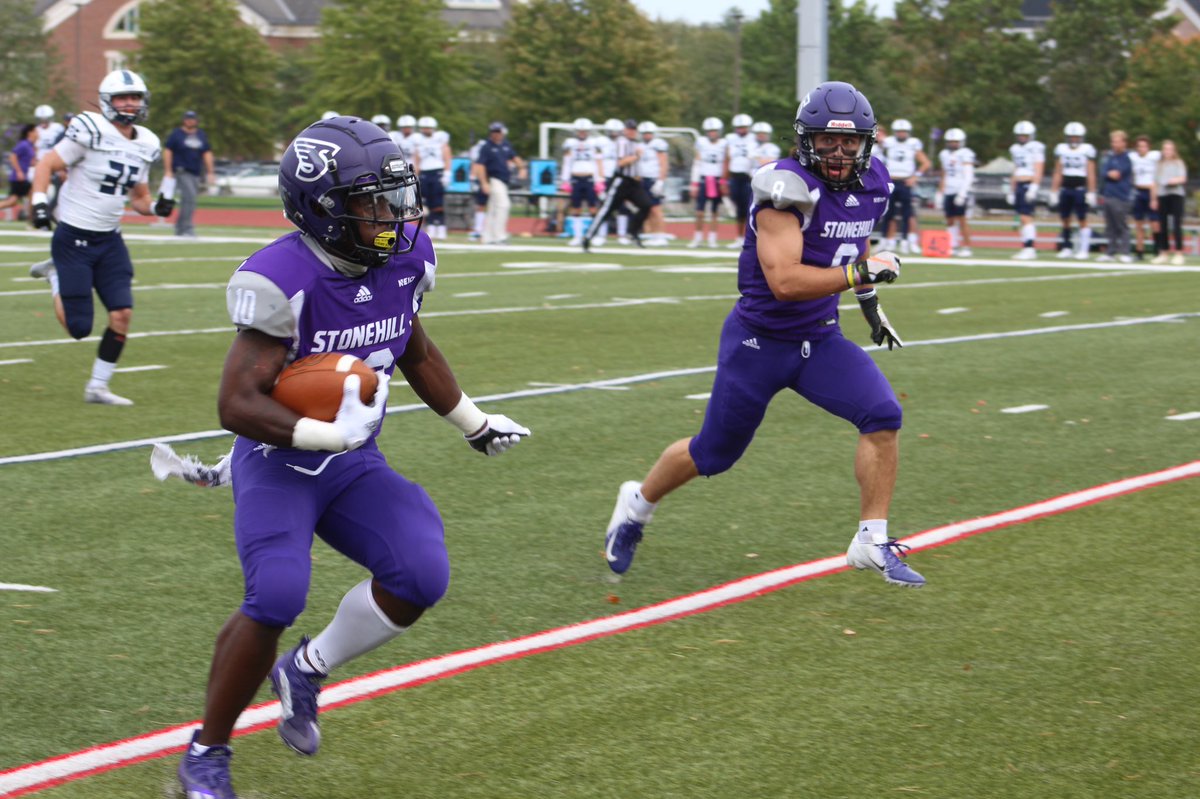HillFlyover's tweet photo. TOUCHDOWN SKYHAWKS!! 

Jermaine Corbett with the 4 yd TD run to take the lead and make it 7-3 Stonehill with 4:27 left in Q1.

#Gohill https://t.co/Ge7tOaygsZ