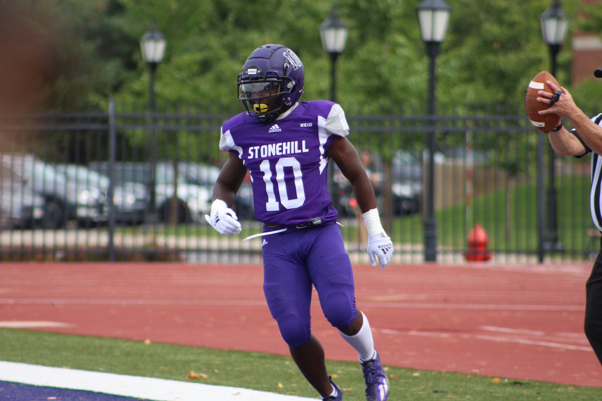 HillFlyover's tweet photo. TOUCHDOWN SKYHAWKS!! 

Jermaine Corbett with the 4 yd TD run to take the lead and make it 7-3 Stonehill with 4:27 left in Q1.

#Gohill https://t.co/Ge7tOaygsZ