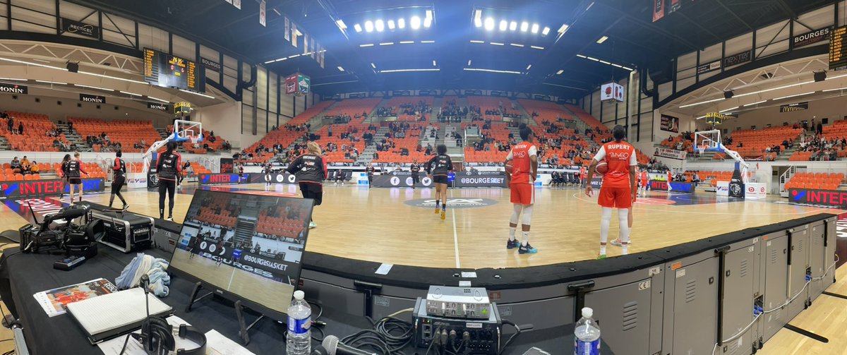 RemyTournant's tweet photo. @BourgesBasket @FlammesCarolo @basketlfb la bataille s’annonce bouillante!Etes vous prêt ? 👊👊👊🏀 https://t.co/9aDYgNUkuK