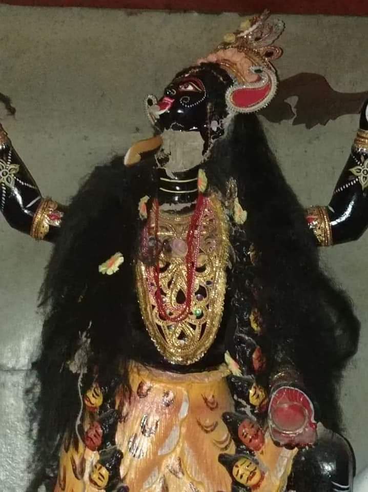Prantikaaa's tweet photo. We demand safety of Bangladeshi Hindus. ✊ :'( 

#Stop_Communal_Attack
#Save_Bangladeshi_Hindus
#BangladeshiHinduWantSafety
#WeDemandSafety
#WeDemandJustice
#SaveHindus
#SaveHinduTemples
#SaveOurCommunity
#SaveHumanity https://t.co/K5Mwaf8u0w