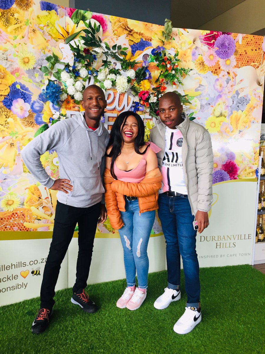 OfentseMotau tweet media