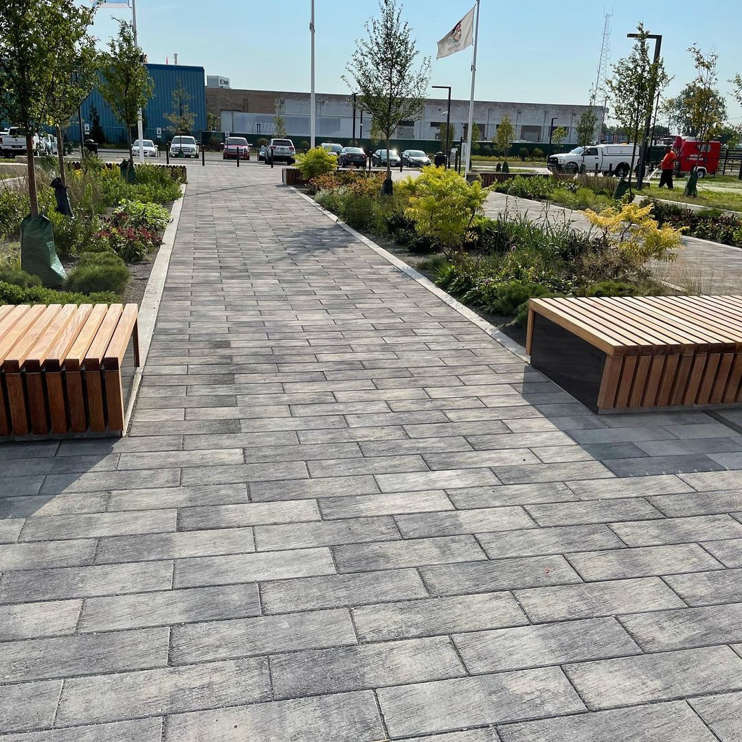 UnilockLife's tweet photo. The Pullman National Monument opened up last month and we love the use of our Series and IL Campo pavers for the transfer pit and entry area. 💯
—————
📸 brad.swanson.unilock (IG)
👷 @sitedesigngroup
—————
#Unilock #commercialproject #pullmannationalmonument https://t.co/LETuqgFZq2