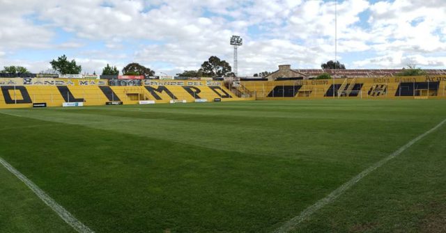 🏟️La actual casa del club aurinegro es el Estadio Roberto Nicolás Carminatti (tuvo paso por distintos estadios, antes de llegar al que hoy conocemos) que fue construido🏗️ en el año 1942 (durante la presidencia de Roberto Carminatti) y fue inaugurado🎆 el 22 de enero de 1942.