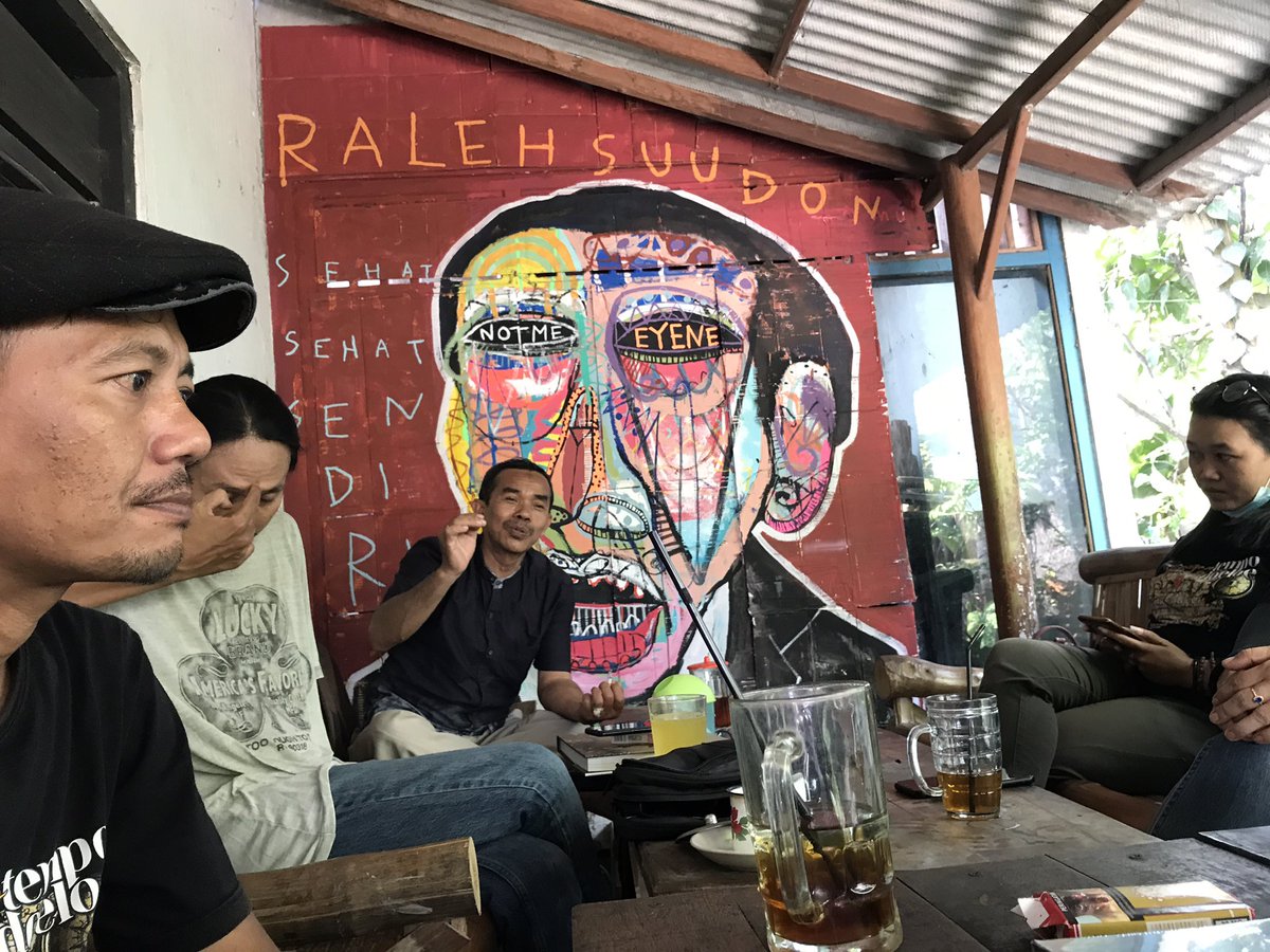 malik_mulki's tweet photo. #KampusBebasTerbuka yg ada di Kabupaten Bojonegoro sejatinya bentuk gelombang kecil yg akan terus beresonansi. Suasana pendidikan egalitarian yg dibangun dlm setiap kelasnya menunjukkan bahwa betapa kita membutuhkan ruang bebas berpendapat, beragumen, dan menyampaikan aspirasi. https://t.co/taORHSL4Su