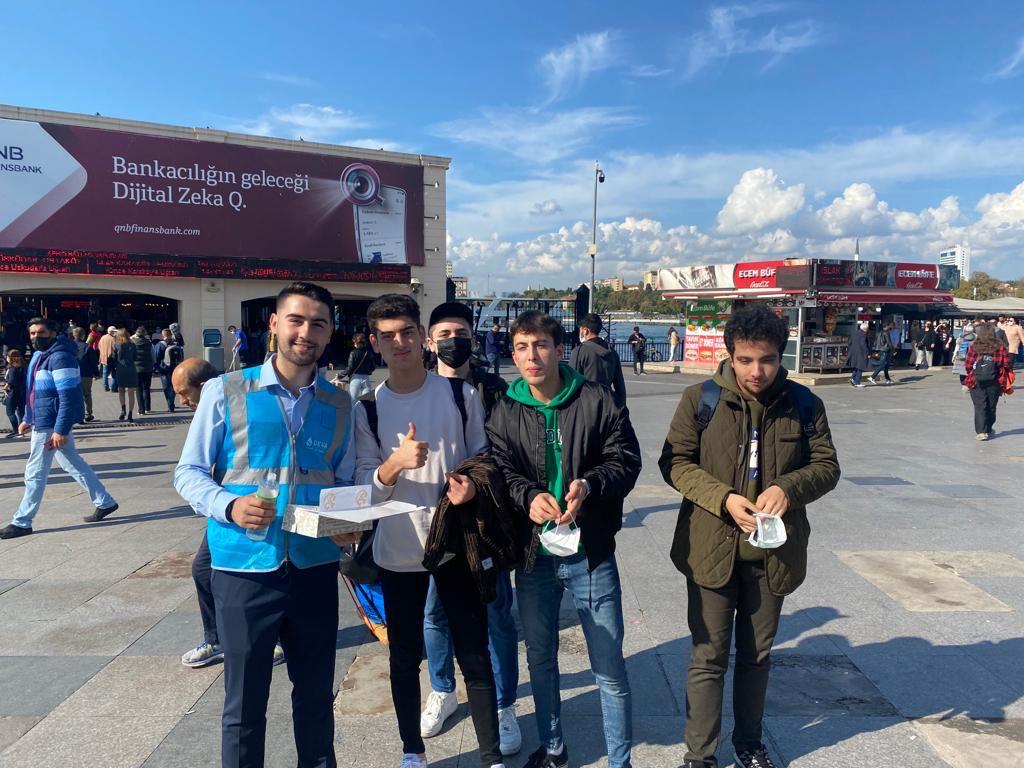 devakadikoy's tweet photo. Kadıköy DEVA bugün Kadıköy İskelede, meydanda ve Kadıköy’ümüzün hemen her kesimiyle tanış oldu, kucaklaştı. Büyük bir sempati topladı, üye yaptı ve DEVA sizsiniz dedi…
#devapartis
#devaistanbul
#devakadikoy
@alibabacan
@drerhanerol https://t.co/MBN53jFzG2