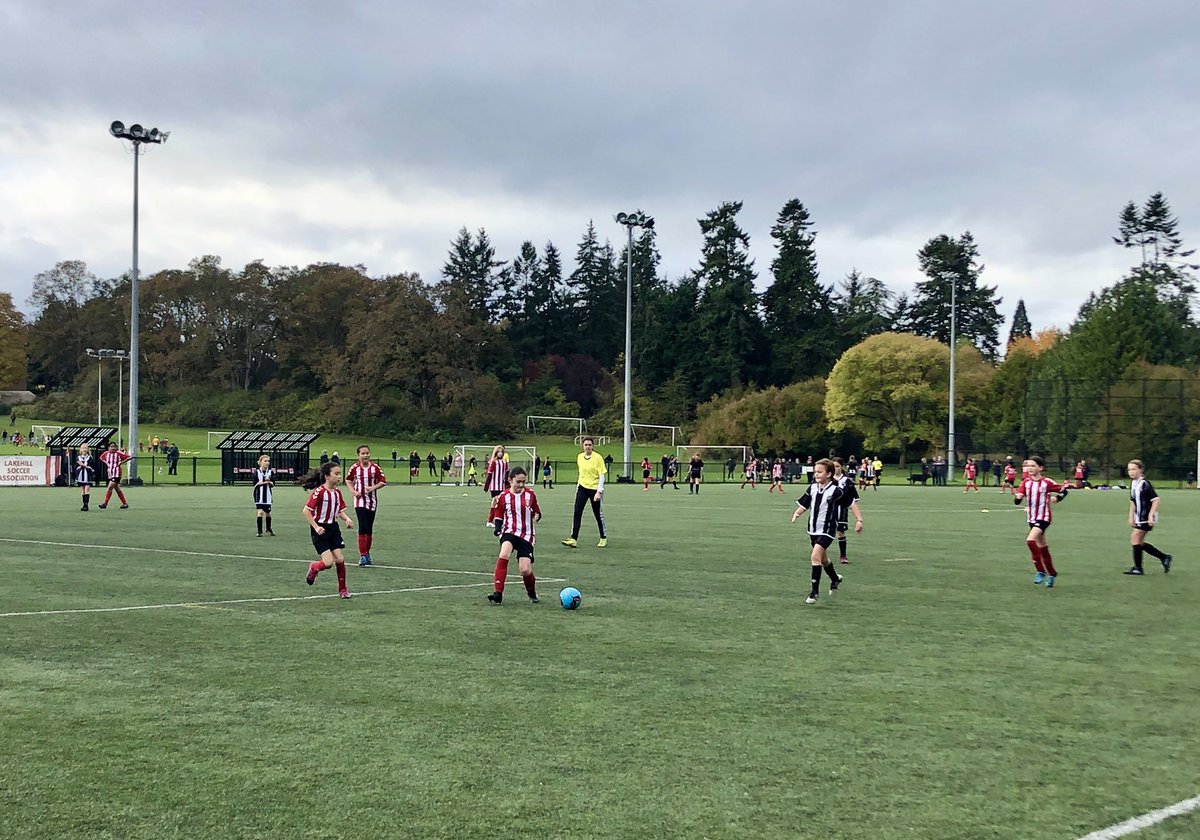 LakehillSA's tweet photo. The sun seems to be slowly coming out this morning but either way, it’s a beautiful Saturday for some soccer!
#yyj #yyjsoccer #yyjsports https://t.co/7oQmJ1WsXm