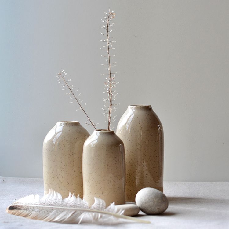 Trio of speckled clay vases, the speckles vary tremendously from firing to firing, I'm changing elements in kiln again to see if I can control the outcome, but part of ceramics is accepting the serendipity!

#speckledclay #glazing #budvases #homedecor #ihavethisthingwithceramics