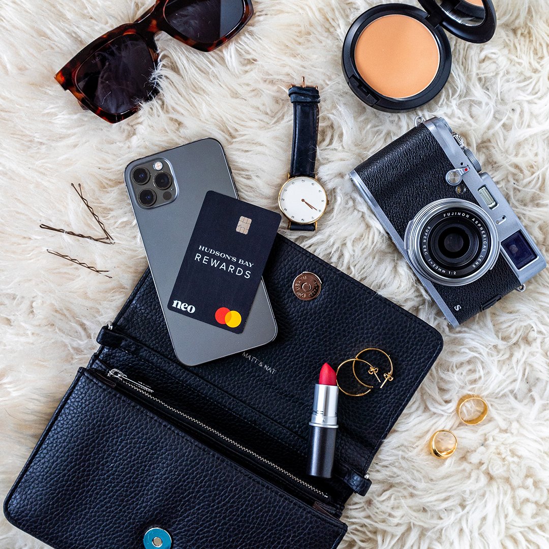 hudsonsbay's tweet photo. Get more out of Bay Days! Get an extra 15% off your first day’s purchases with the new Hudson's Bay Mastercard® - powered by @neofinancial. Apply for your card and find so much more online at https://t.co/gEshnGYxcF.  #BayDays #NeoSpotted https://t.co/aqXFz60e4H