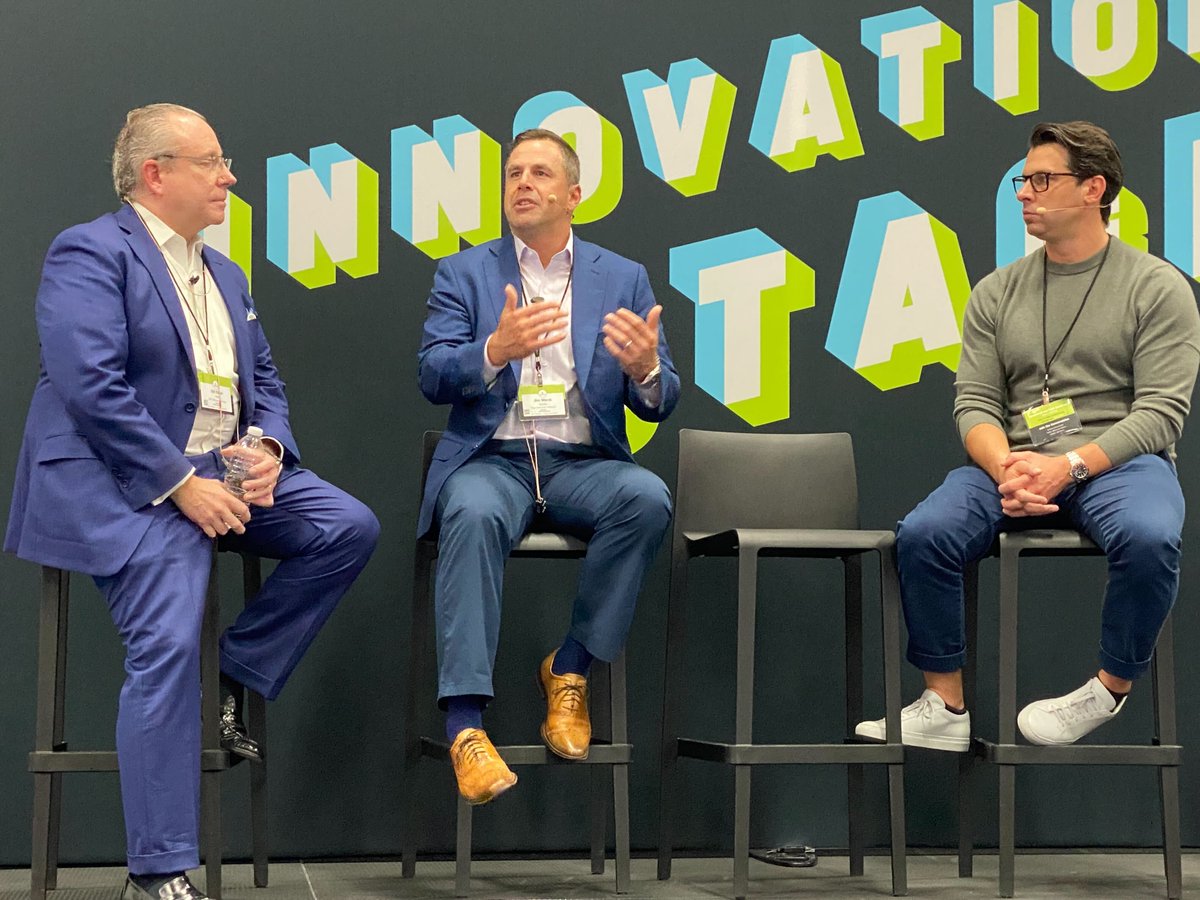 WeAreVTS's tweet photo. Surprise🥳! VTS CEO Nick Romito hosted this panel during #CREtechNewYork alongside @RXR_Realty & @Savills. all about innovating during a crisis.
They discussed the COVDI-19 pandemic and how landlords can innovate going fwd👏. https://t.co/KeYqvbchY2