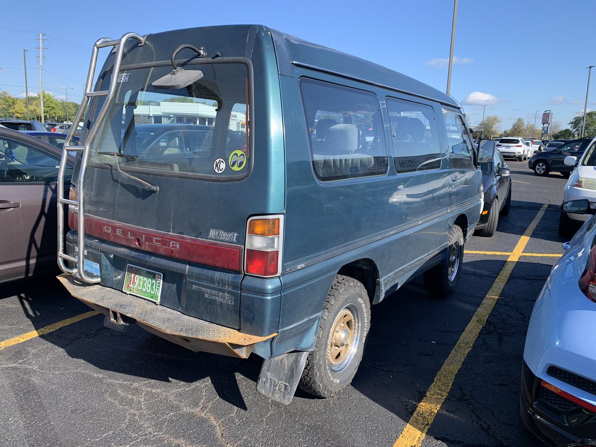 ChicagoSpotter's tweet photo. First #Delica I’ve ever seen up close and I love it. The rims, tires, light bar…that gold flake steering wheel and anodized shifter knobs. Everything about it is perfect. I want one so badly now. #JDMimport #carspotter https://t.co/a3VPqqJ8Ni