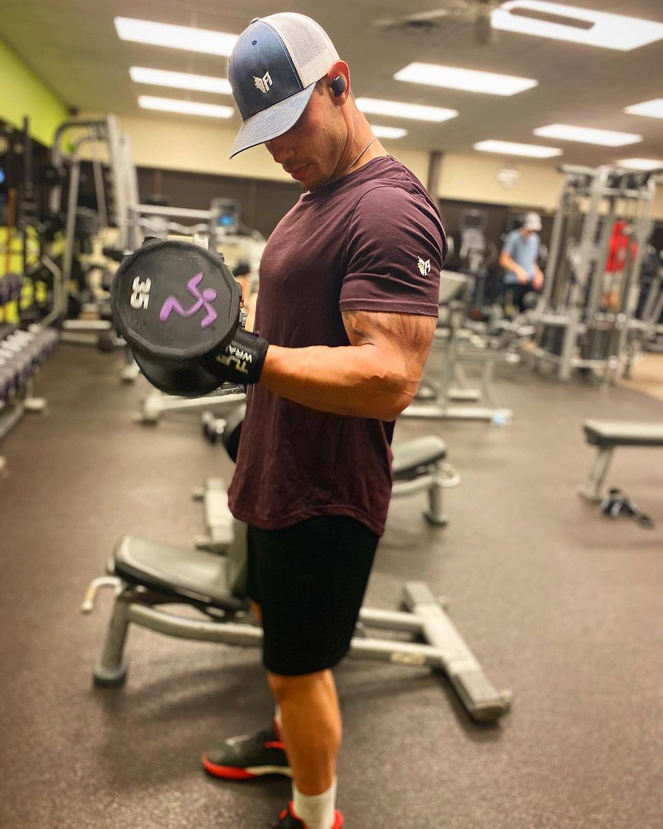 skylarw2010's tweet photo. Got to love when shirts make you look just a little bit bigger!! Amazing material!!  

https://t.co/IQzUweuN8K https://t.co/UneeZEr29m