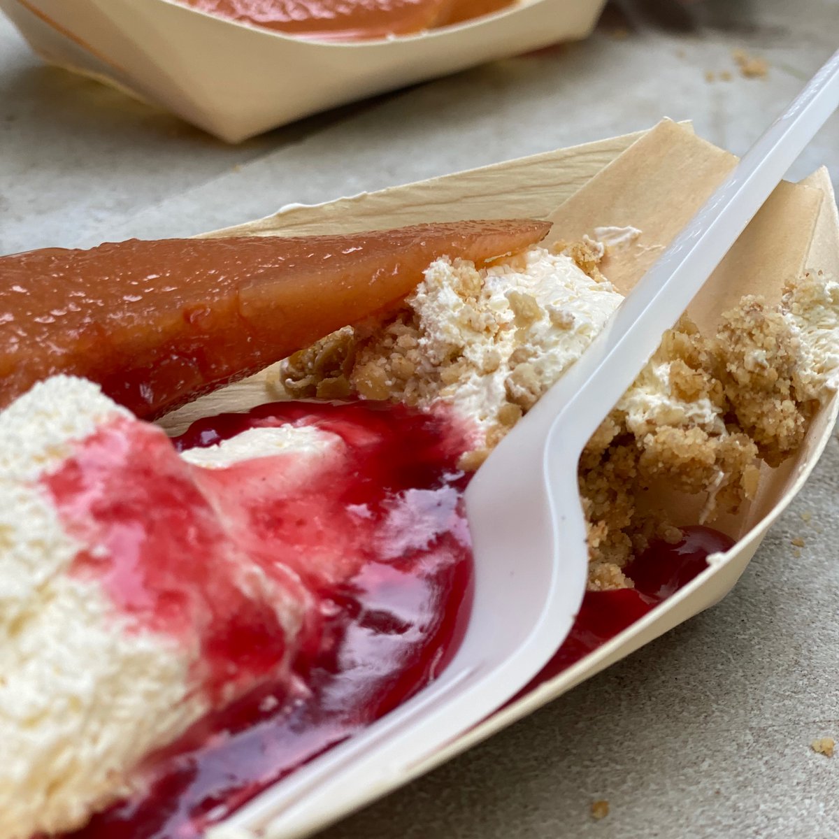 TotallyWildUK's tweet photo. Nothing quite like a dessert to finish the foraging walk. Elderflower cheesecake with raspberry and elderflower sauce with a slice of poached quince.
https://t.co/eKrUouMVnZ
#foragedflavour #foragingcoursesuk #nature #autunm #ukforaging #outdoors https://t.co/CJIjpgKYyz