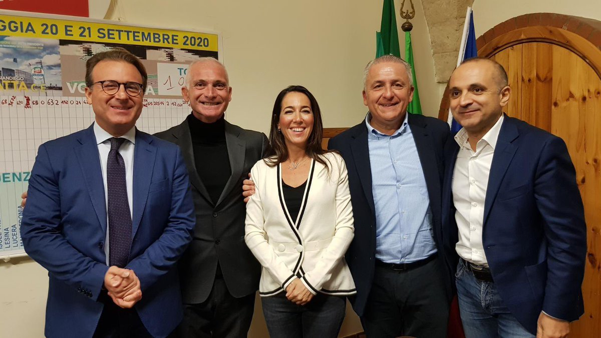 LiciaRonzulli's tweet photo. A #Manfredonia per sostenere il candidato sindaco del #centrodestra #Rotice e non in piazza a #Roma! Non potevamo essere in piazza con chi si arroga il diritto di dividere l’Italia in buoni e cattivi! Alle passerelle preferiamo l’ascolto dei cittadini, risolvere i loro problemi! https://t.co/EVNXN3aHWt