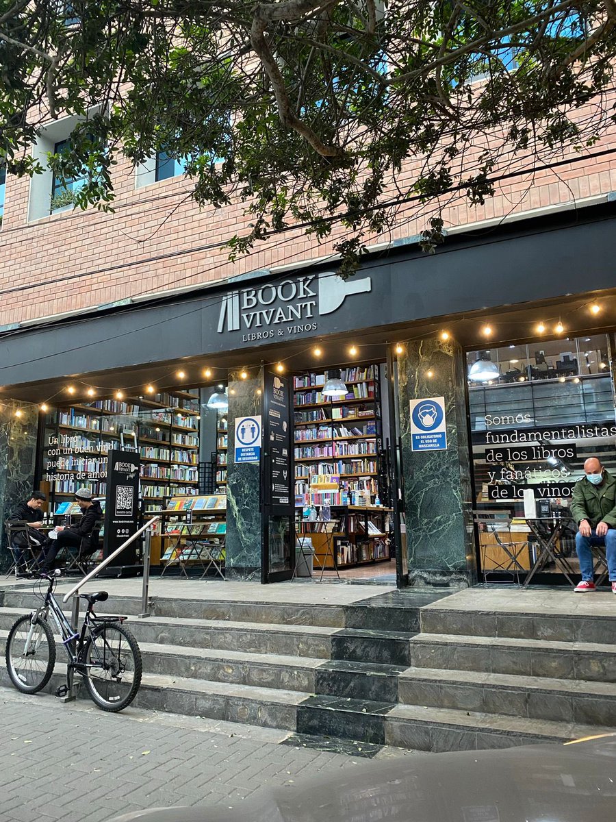 *Las librerías* son un espacio de encuentro y conversación, el objetivo de toda librería es tener todos los libros posibles de todos los pensamientos y proponerle a la gente que lea lo que quiera y que piense lo que quiera respetando siempre los pensamientos de los demás. 📖🤓