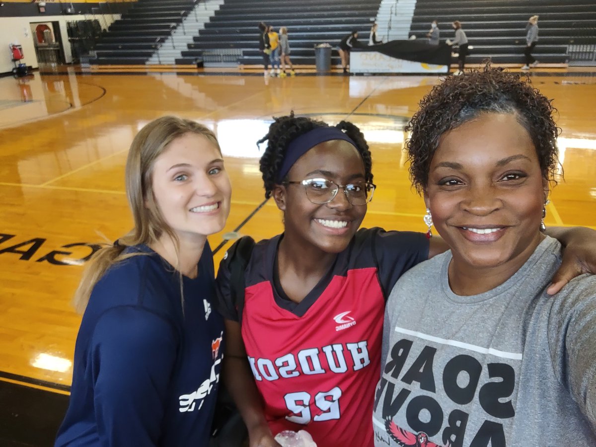Princess6ft's tweet photo. We came out to support the 7th grade B team in the GISD tournament.  They played hard and have grown so much this season.  We are so proud of you!♥️🖤#futureladymustangs @Hudson_Hawks @Rscott3rd @ambermhope @jmump5 @LandonMumphrey https://t.co/MYDLX8Wf06