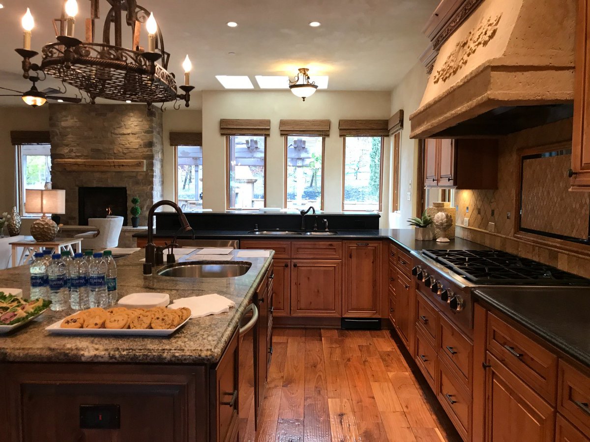 Can’t you find any Interior design as your dream?
Contact Me: cutt.ly/hEUG7Au
#homedecor #Glare #kitchen #interiorrendering #CopperGolem #apartments #residentialinteriors