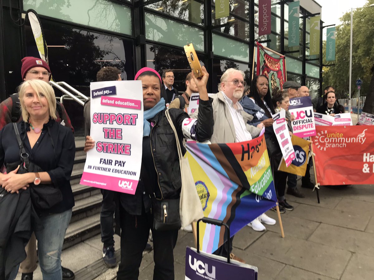 After 3 weeks of picketing, my @ucu branch has unanimously voted to reject management’s non-offer and call another 10 days of strikes. We’re fighting a pay freeze, excessive workload & a continuous surveillance observation policy imposed by ‘command & control’ managers #FEstrikes