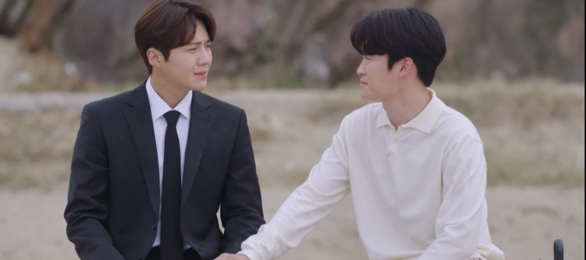 kdramarchive's tweet photo. episode 15 was a beautiful depiction of grief, reconciliation, and forgiveness. we cannot expect to heal from our wounds without first coming to terms with what hurt us — and i’m glad these characters got their well deserved closure. ❤️
#HometownChaChaChaEp15 https://t.co/XIX0QzXJ4N