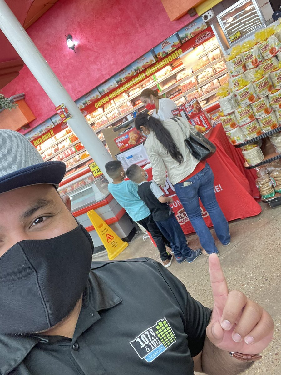wolfiehernandez's tweet photo. Estamos en vivo con @hotpockets en @ElRanchoCorp del 1909 E Park Row Dr, Arlington, 76010

Con muchos premios para toda la familia.

@LatinoMixDFW https://t.co/zB9DncYhwq