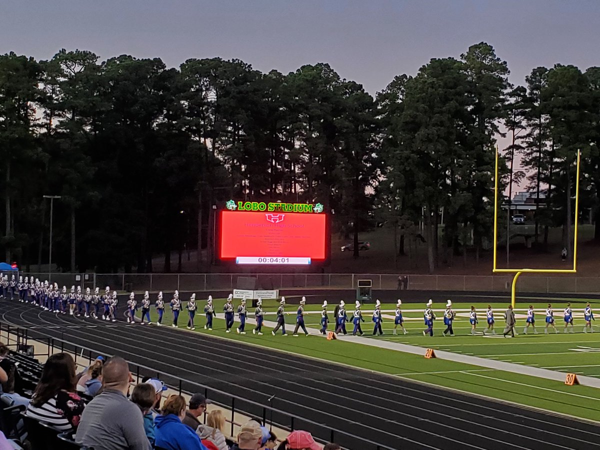karenbogle's tweet photo. Here we go!! I love everything about this band!! #marchingcontest @HendersonHSBand #River #junioryear https://t.co/7GxqkeB5kK