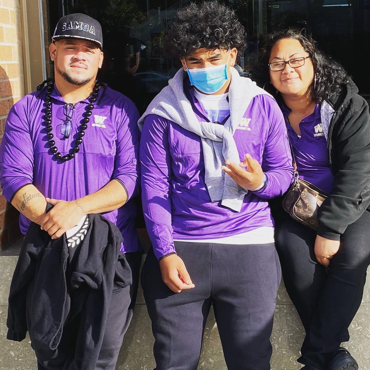 At the dawg house <a href="/UW_Football/">Washington Football</a> it’s a beautiful scene here at home!