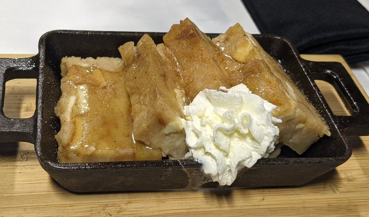 LaurenAPN's tweet image. Always save room for dessert 😋
#AppleBreadPudding 🍎🍏