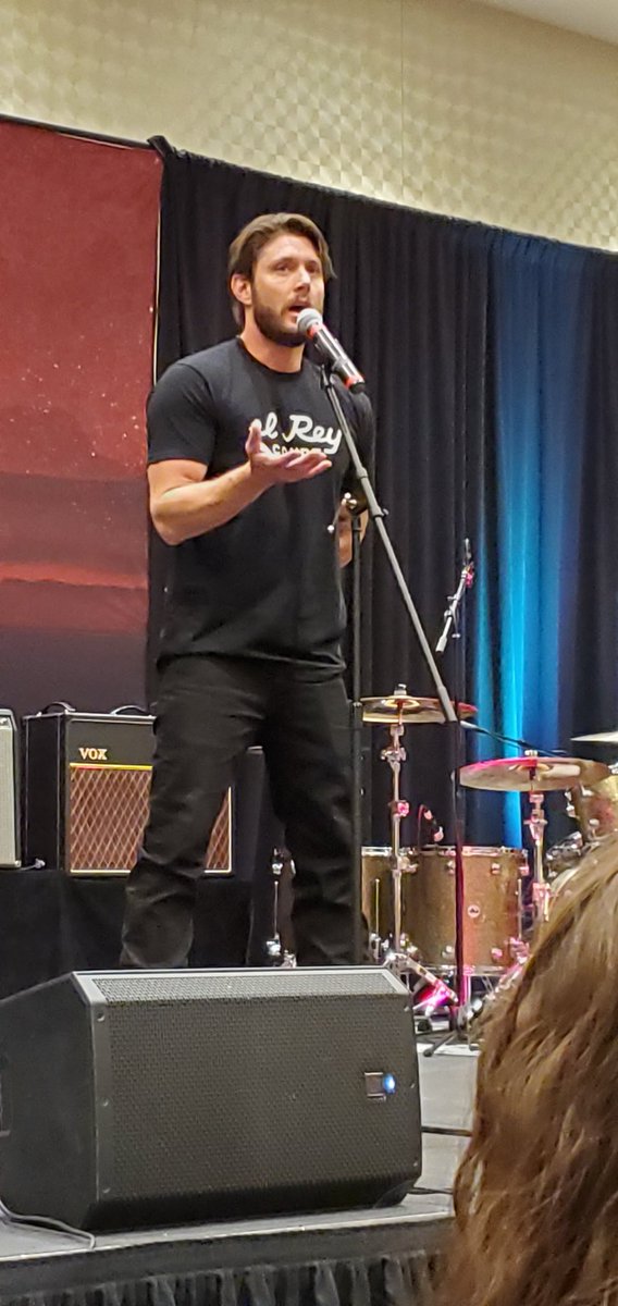FangasmSPN's tweet image. .@JensenAckles : Dean didn't know about how Cas felt til he said that. The love Cas had was heavenly. @jarpad : it's a show about you can love someone and not wanna make out. The point was you're free to love whoever the F you want. #SPNDenver