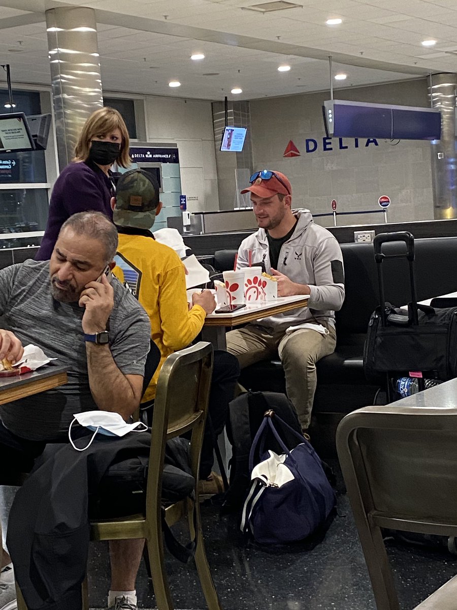 barbroose's tweet photo. At @DetroitMetroAir after a long day. As I scarfed down my hot and yummy @ChickfilA waffle fries, I realized that there were no napkins. As I was just about to lick my fingers, a @Delta flight attendant began passing out paper towels and blessed us. https://t.co/7qwgGHED4q