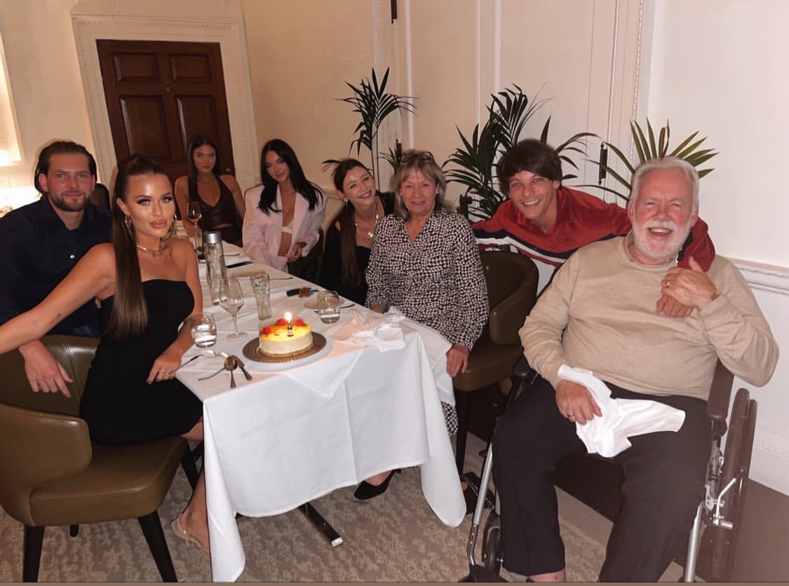 EleanorDiamonds's tweet photo. Eleanor is on a weekend getaway with Louis’ family 🥰 https://t.co/ZzQnHEDJHi
