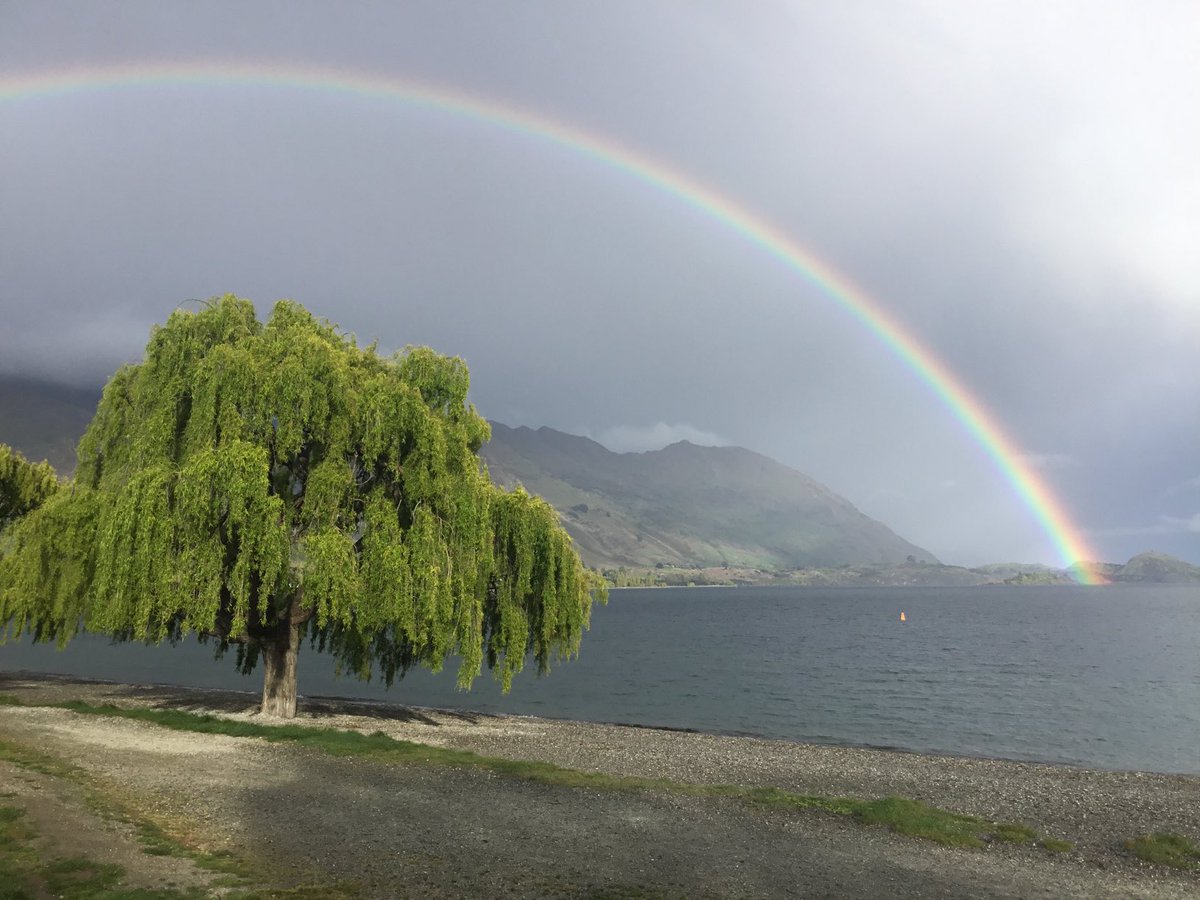 Mike__Pole's tweet photo. Wānaka this morning. Once again, on the fringe of heavy rain moving up the West Coast. https://t.co/vS55W4VQVd