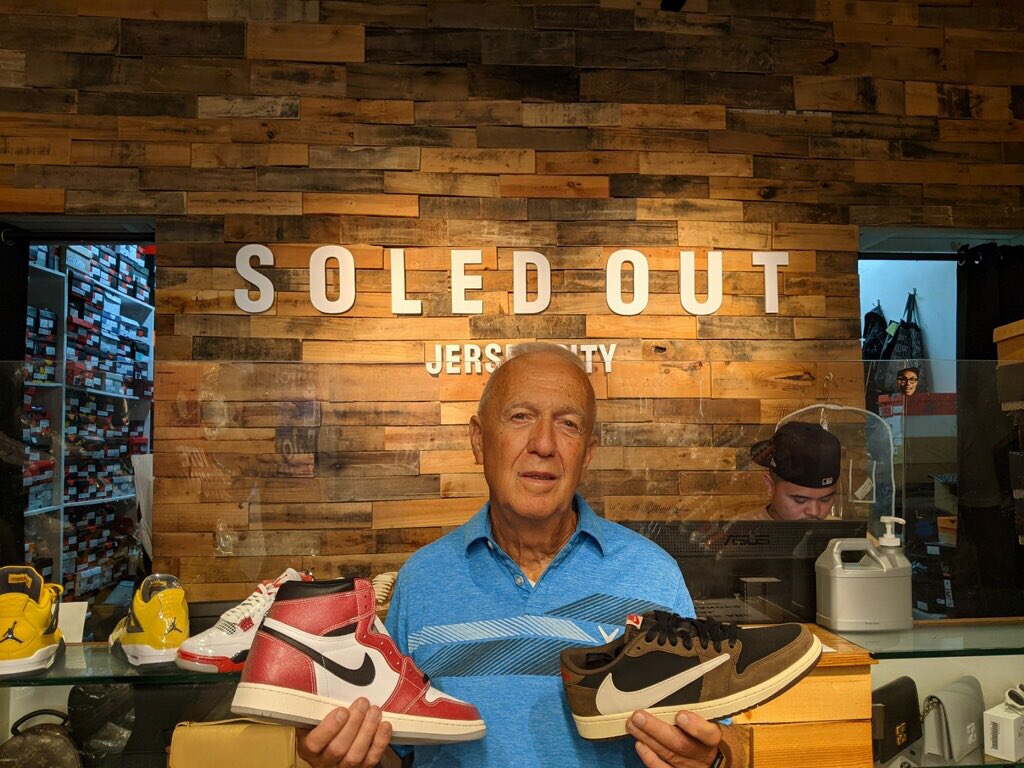 Pit stop while campaigning - Rich is happy today and deciding between the <a href="/trvisXX/">TRAVIS SCOTT</a> lows + the Trophy Room 1’s from Soled Out #JerseyCity